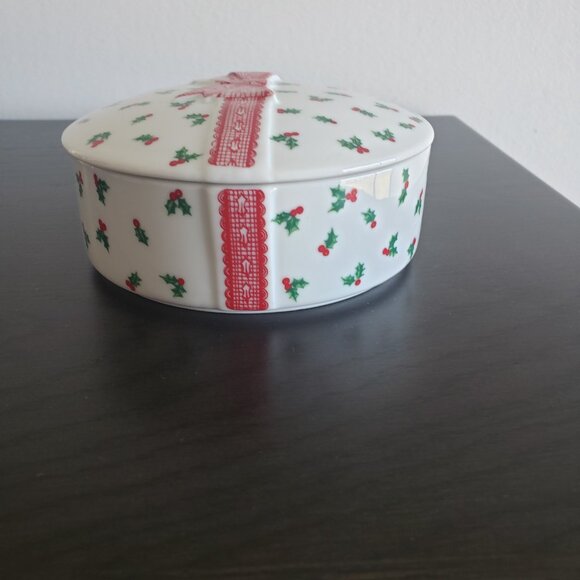 Himark Holidays Vintage Christmas Holly and Berry Trinket Box - Picture 4 of 8